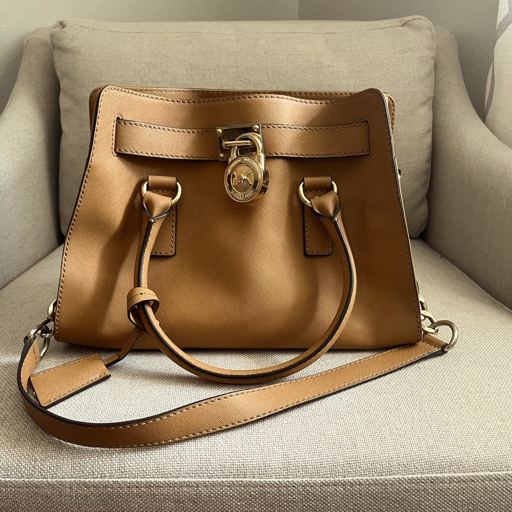 Medium sized brown leather Michael Kors Purse
